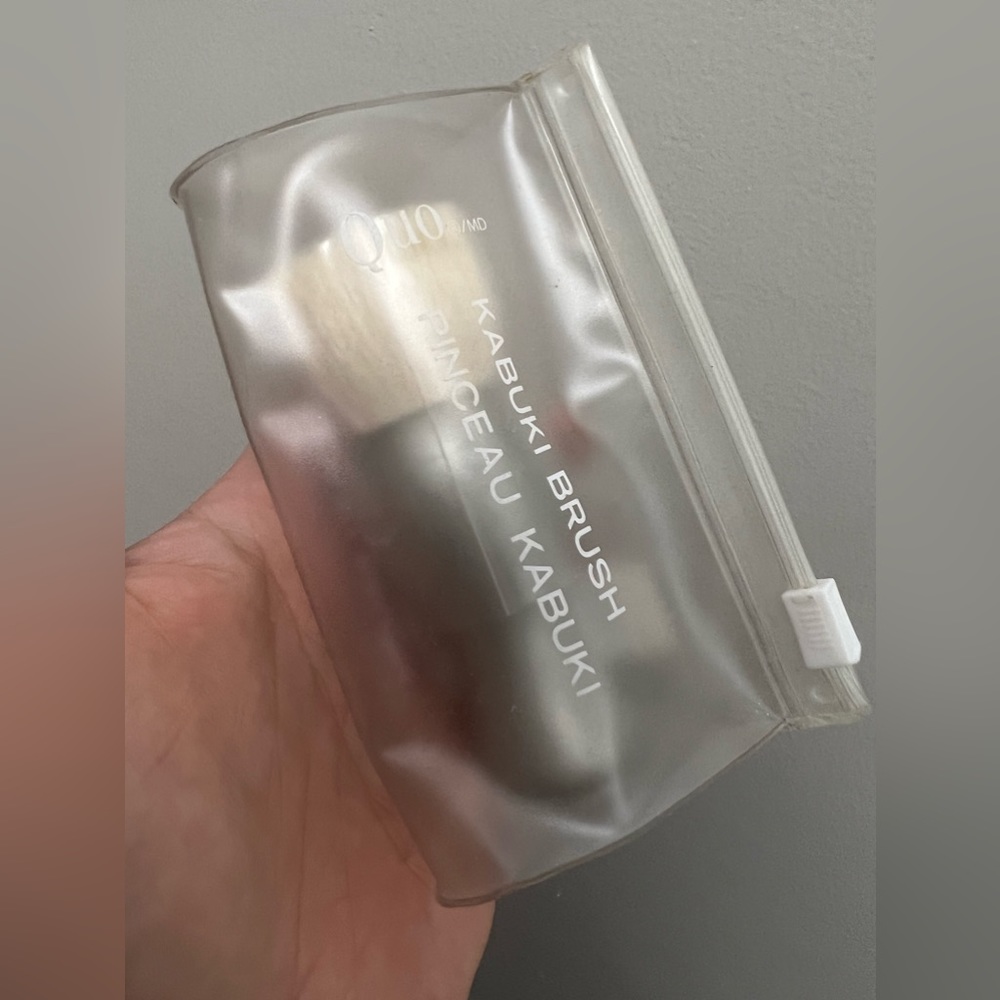 QUO kabuki brush